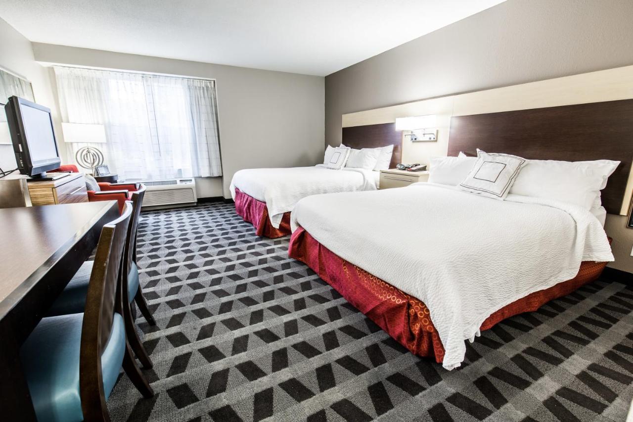 Towneplace Suites By Marriott Gilford Bagian luar foto