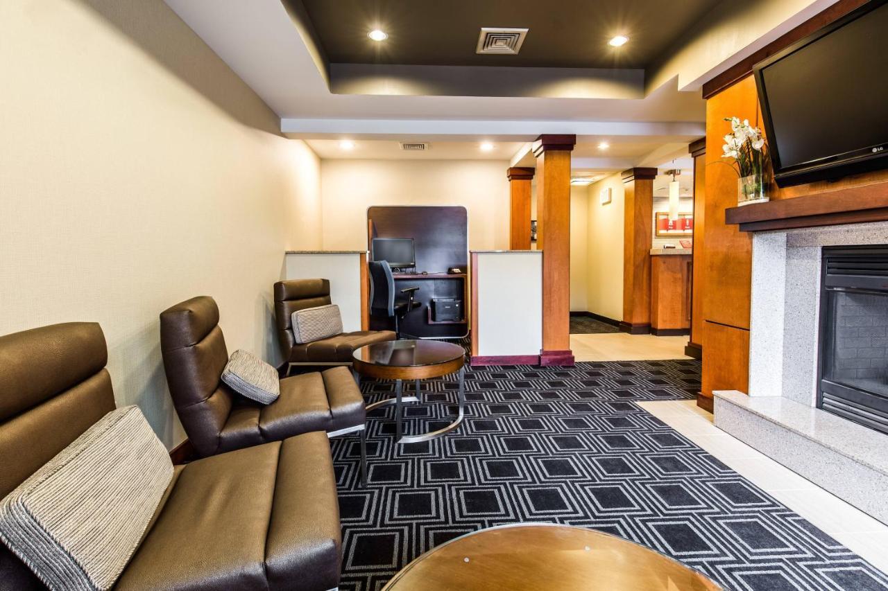 Towneplace Suites By Marriott Gilford Bagian luar foto