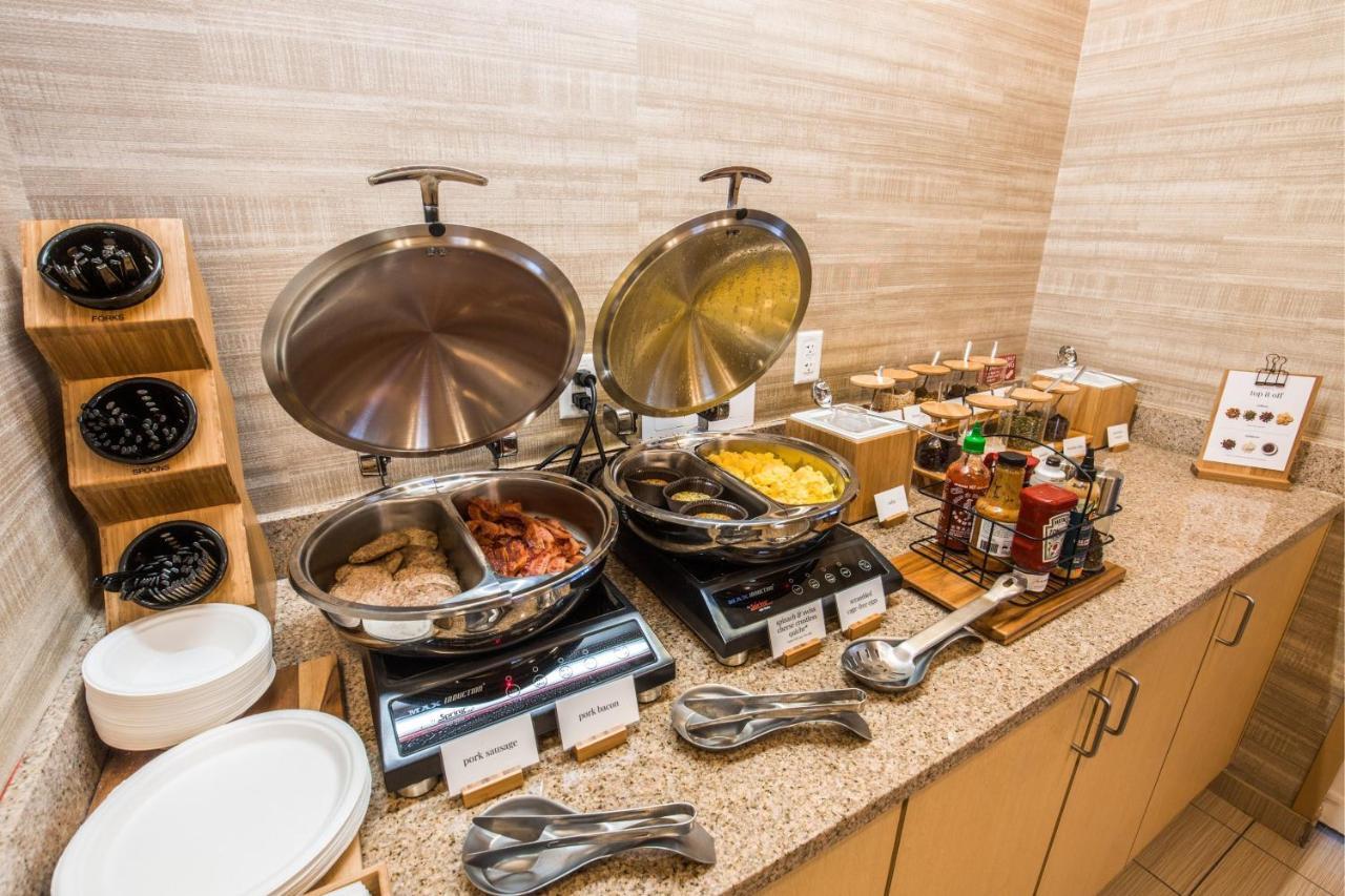 Towneplace Suites By Marriott Gilford Bagian luar foto