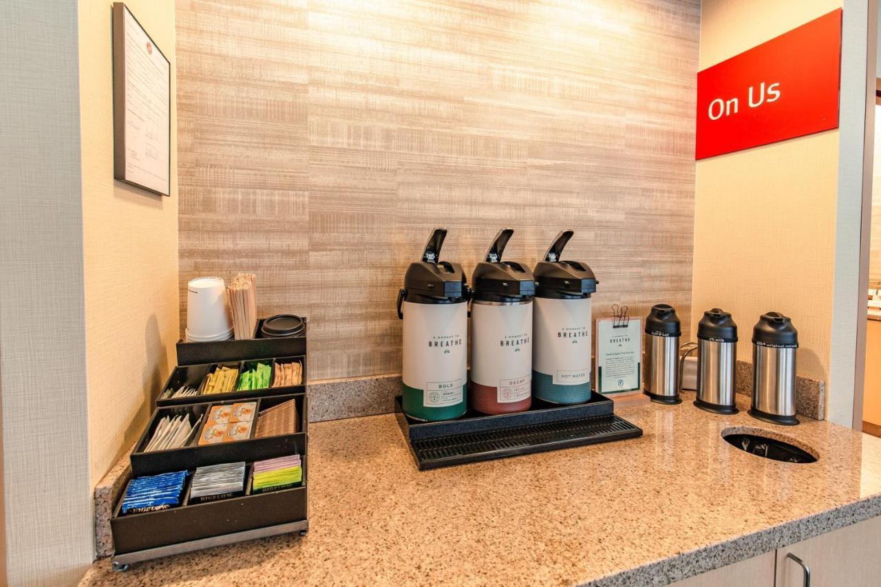 Towneplace Suites By Marriott Gilford Bagian luar foto