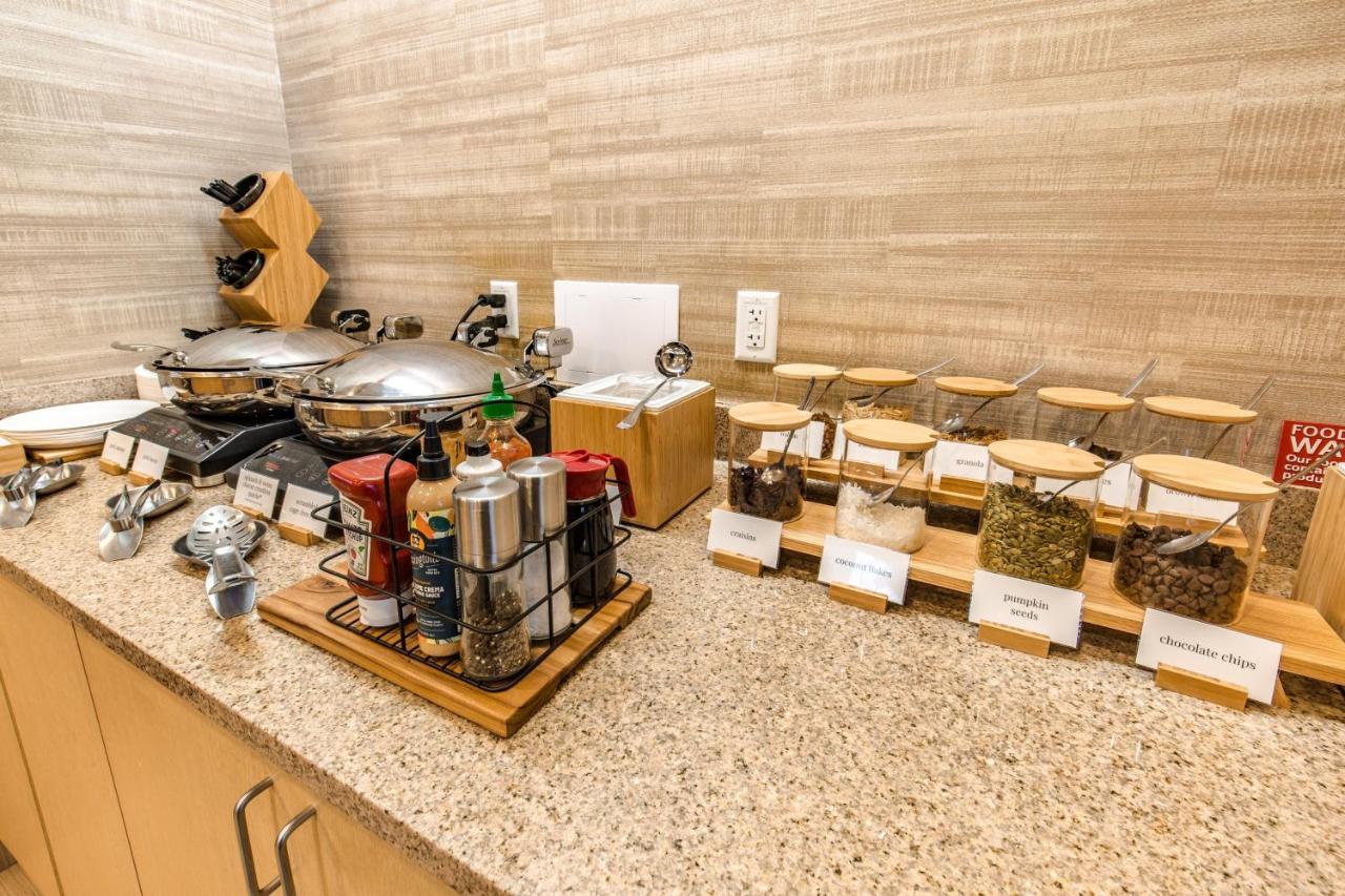Towneplace Suites By Marriott Gilford Bagian luar foto