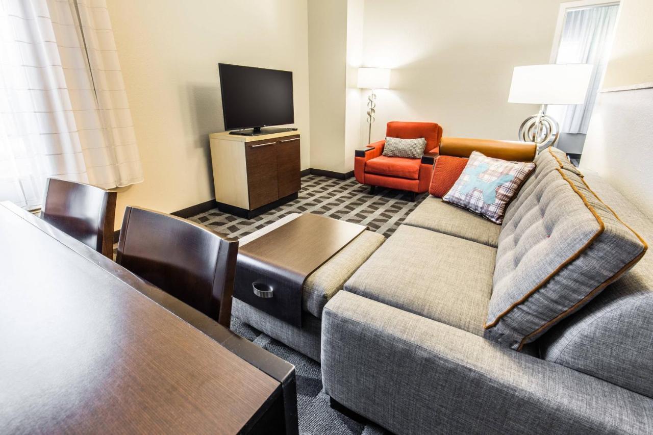 Towneplace Suites By Marriott Gilford Bagian luar foto