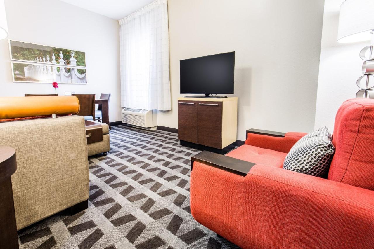 Towneplace Suites By Marriott Gilford Bagian luar foto
