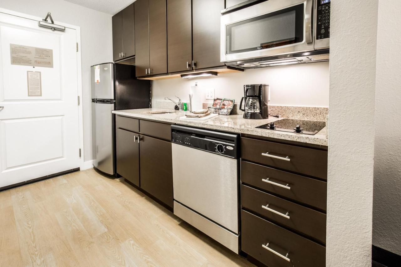 Towneplace Suites By Marriott Gilford Bagian luar foto
