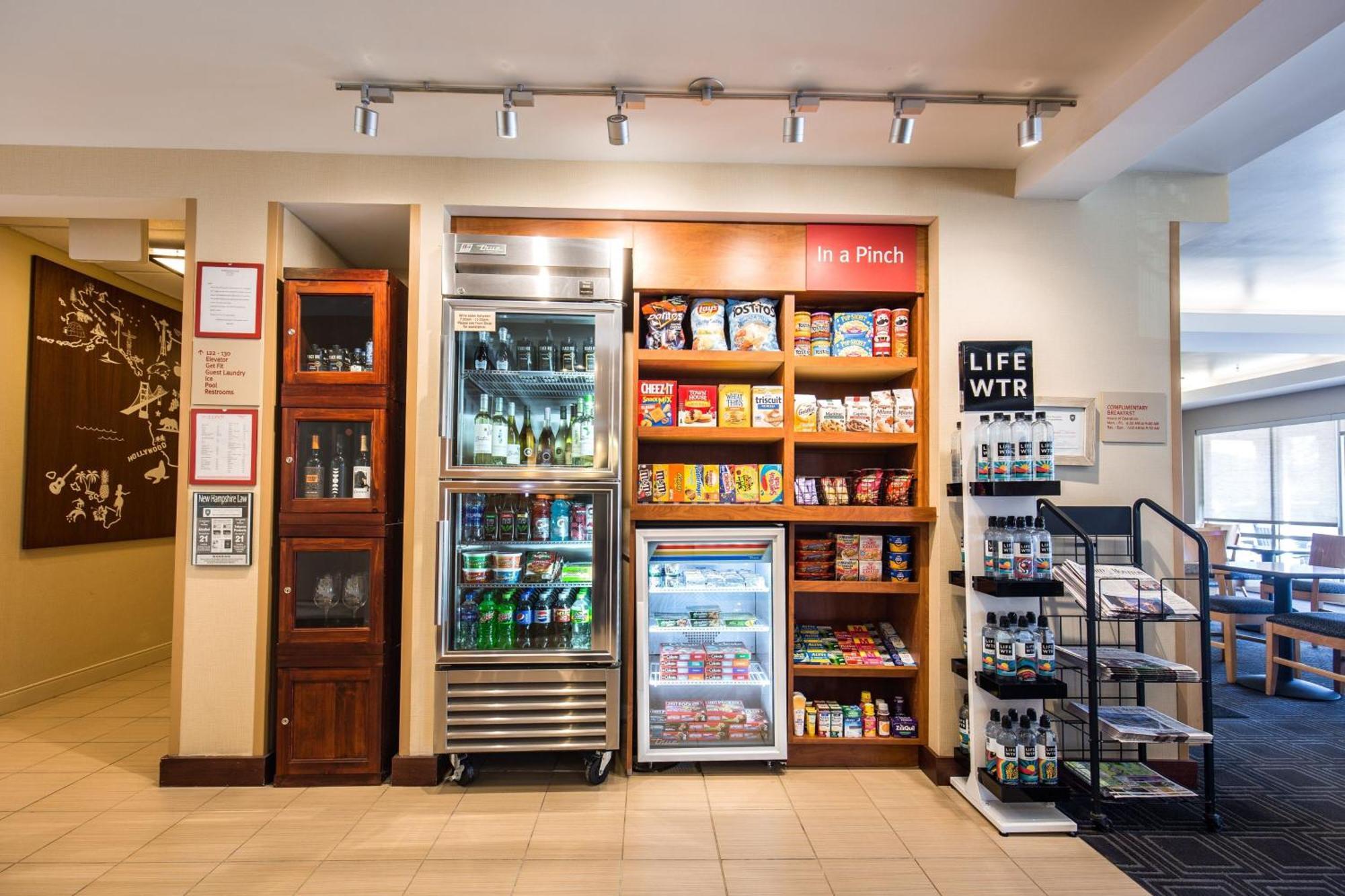 Towneplace Suites By Marriott Gilford Bagian luar foto