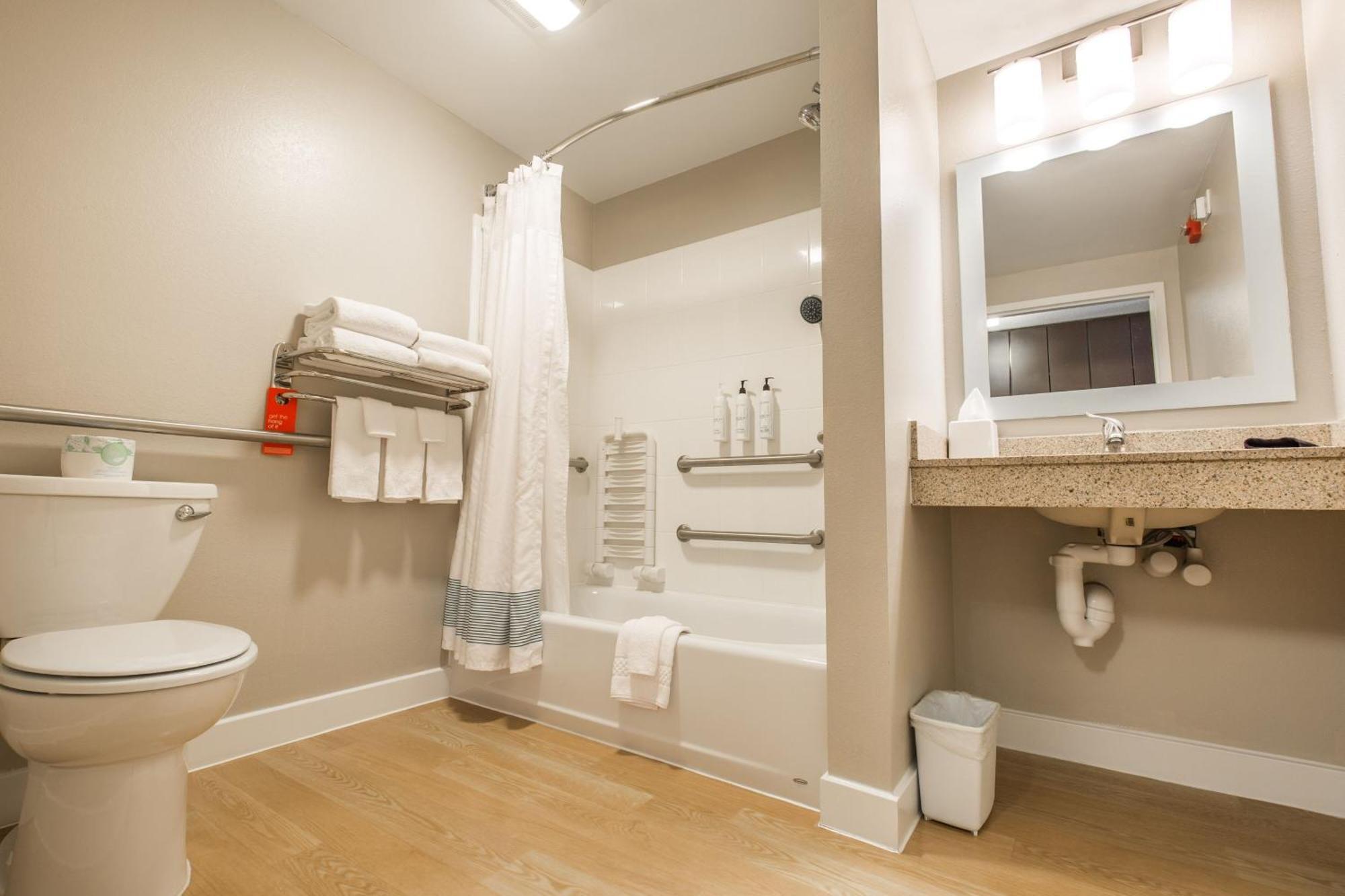 Towneplace Suites By Marriott Gilford Bagian luar foto