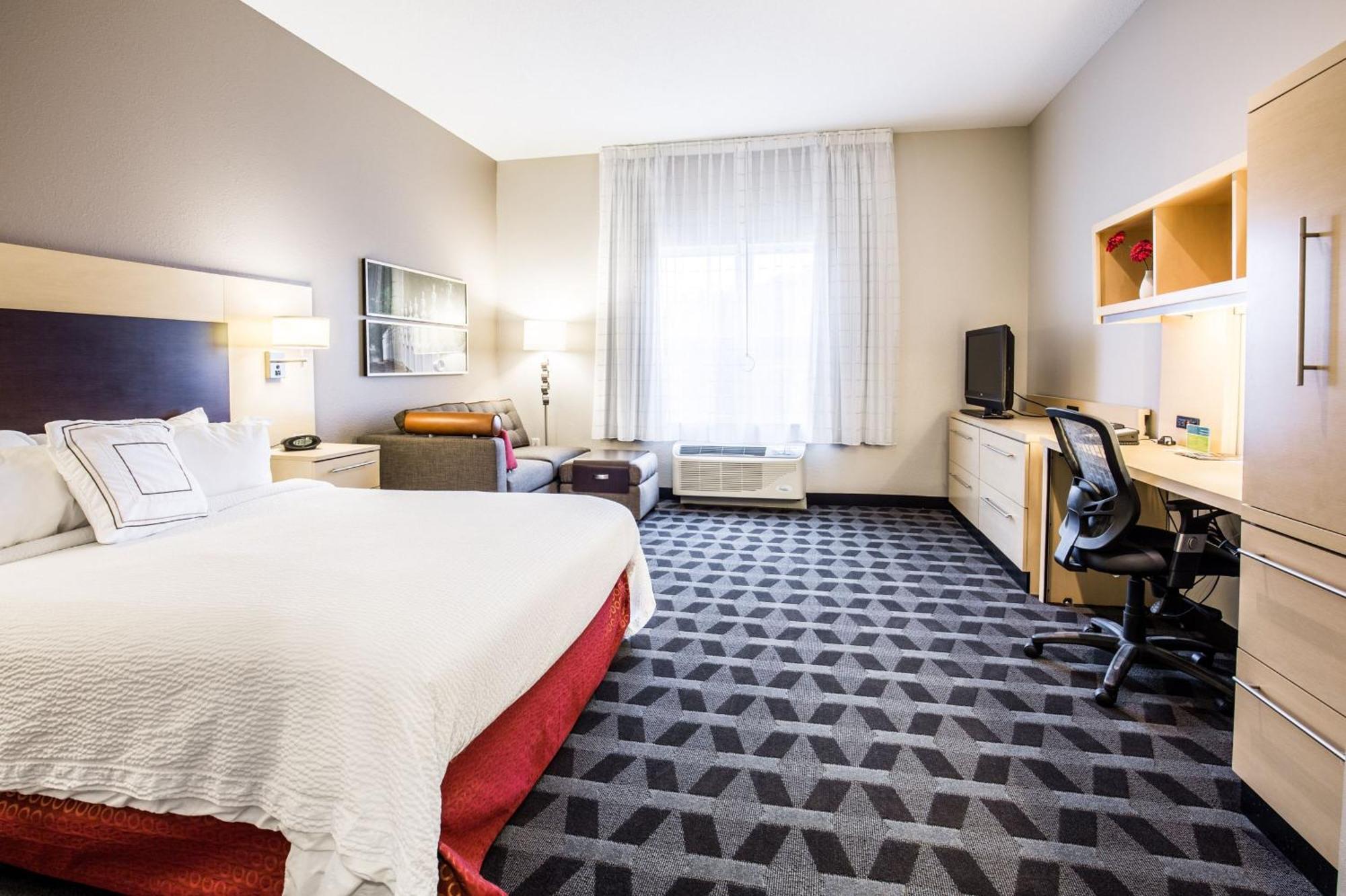 Towneplace Suites By Marriott Gilford Bagian luar foto