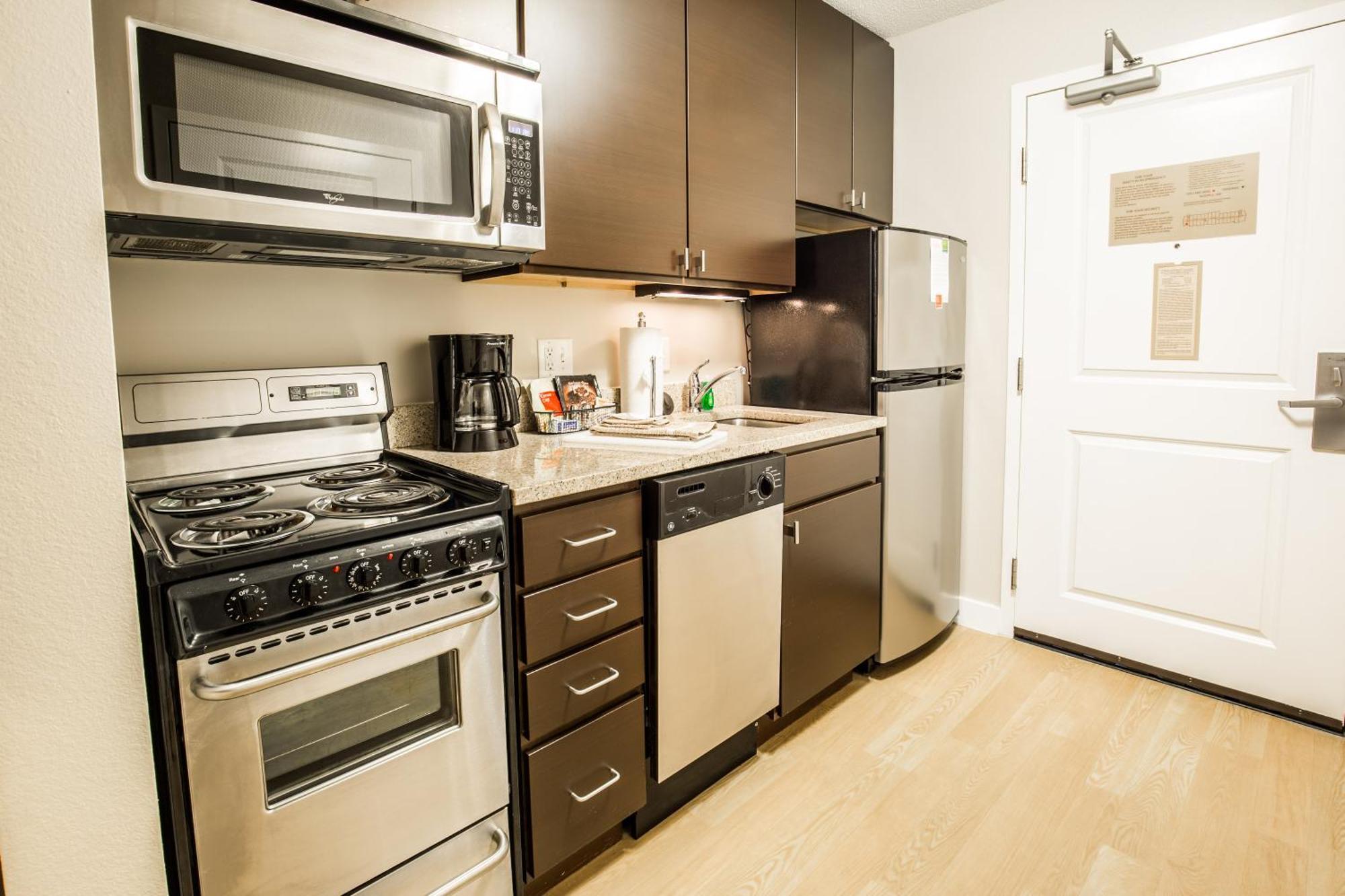 Towneplace Suites By Marriott Gilford Bagian luar foto