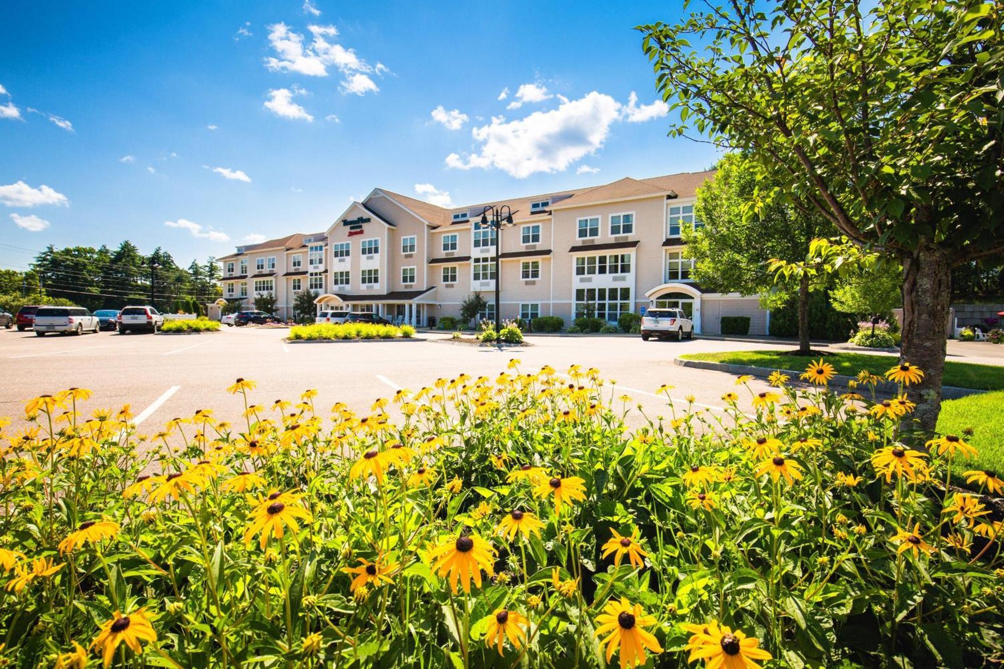 Towneplace Suites By Marriott Gilford Bagian luar foto