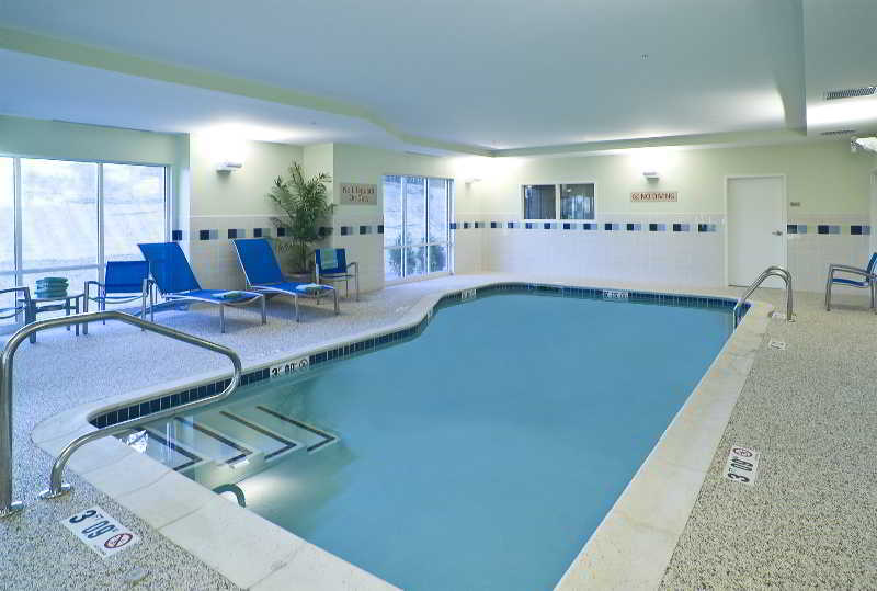 Towneplace Suites By Marriott Gilford Bagian luar foto