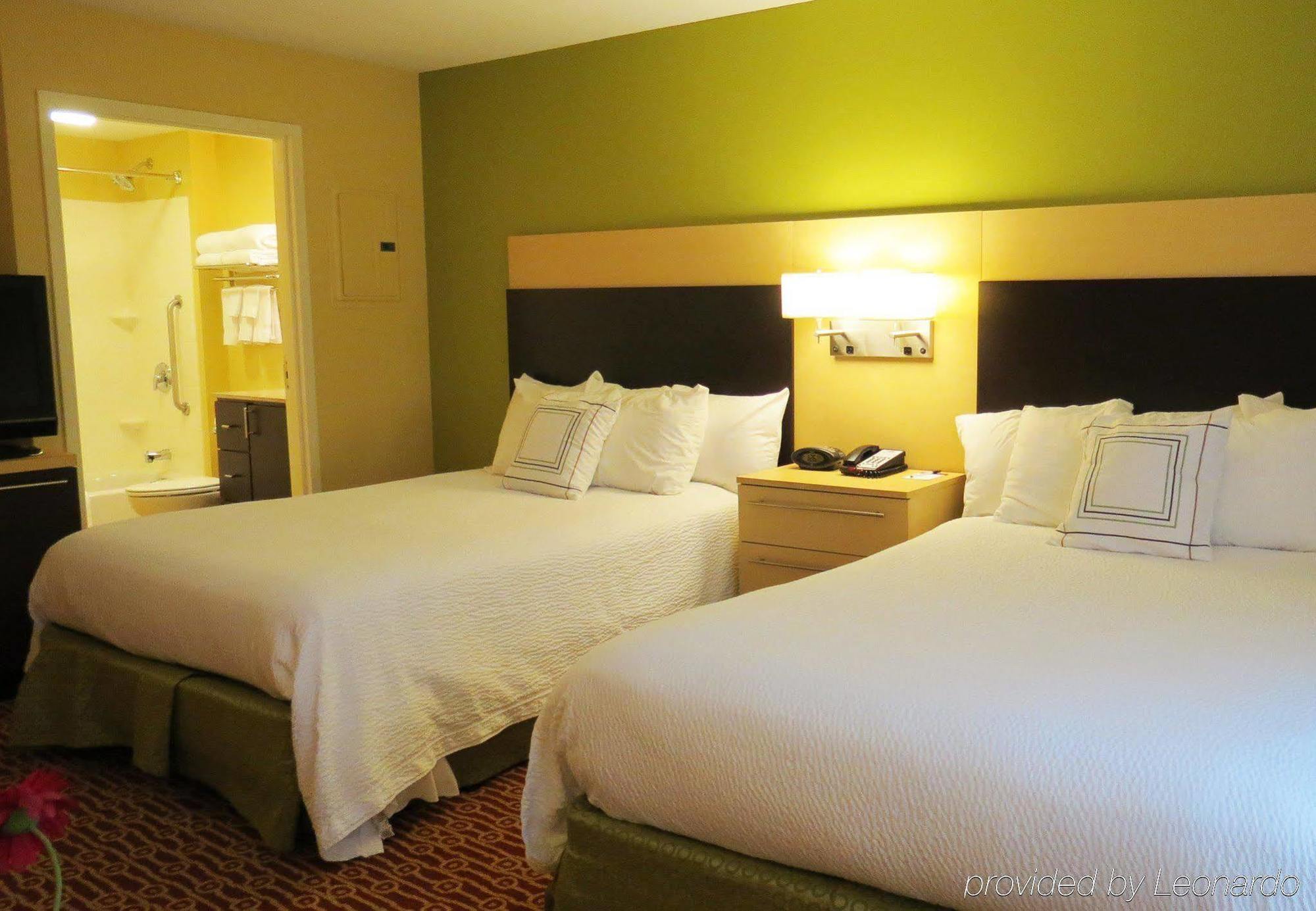 Towneplace Suites By Marriott Gilford Bagian luar foto