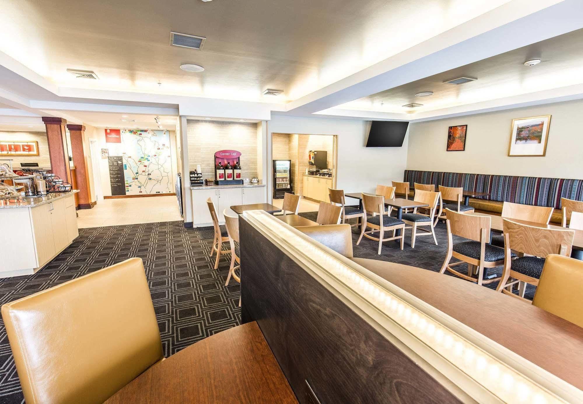 Towneplace Suites By Marriott Gilford Bagian luar foto
