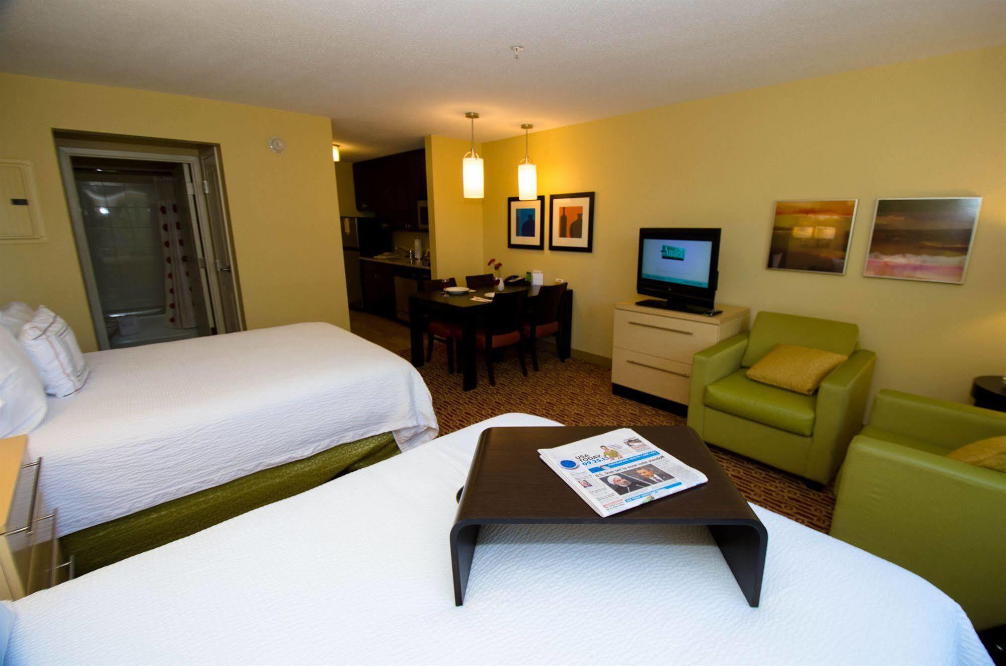 Towneplace Suites By Marriott Gilford Bagian luar foto