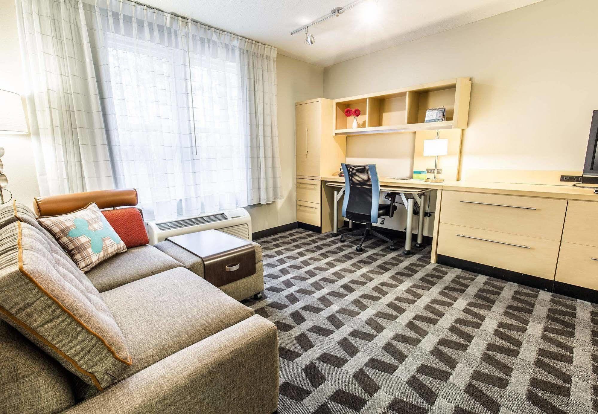 Towneplace Suites By Marriott Gilford Bagian luar foto