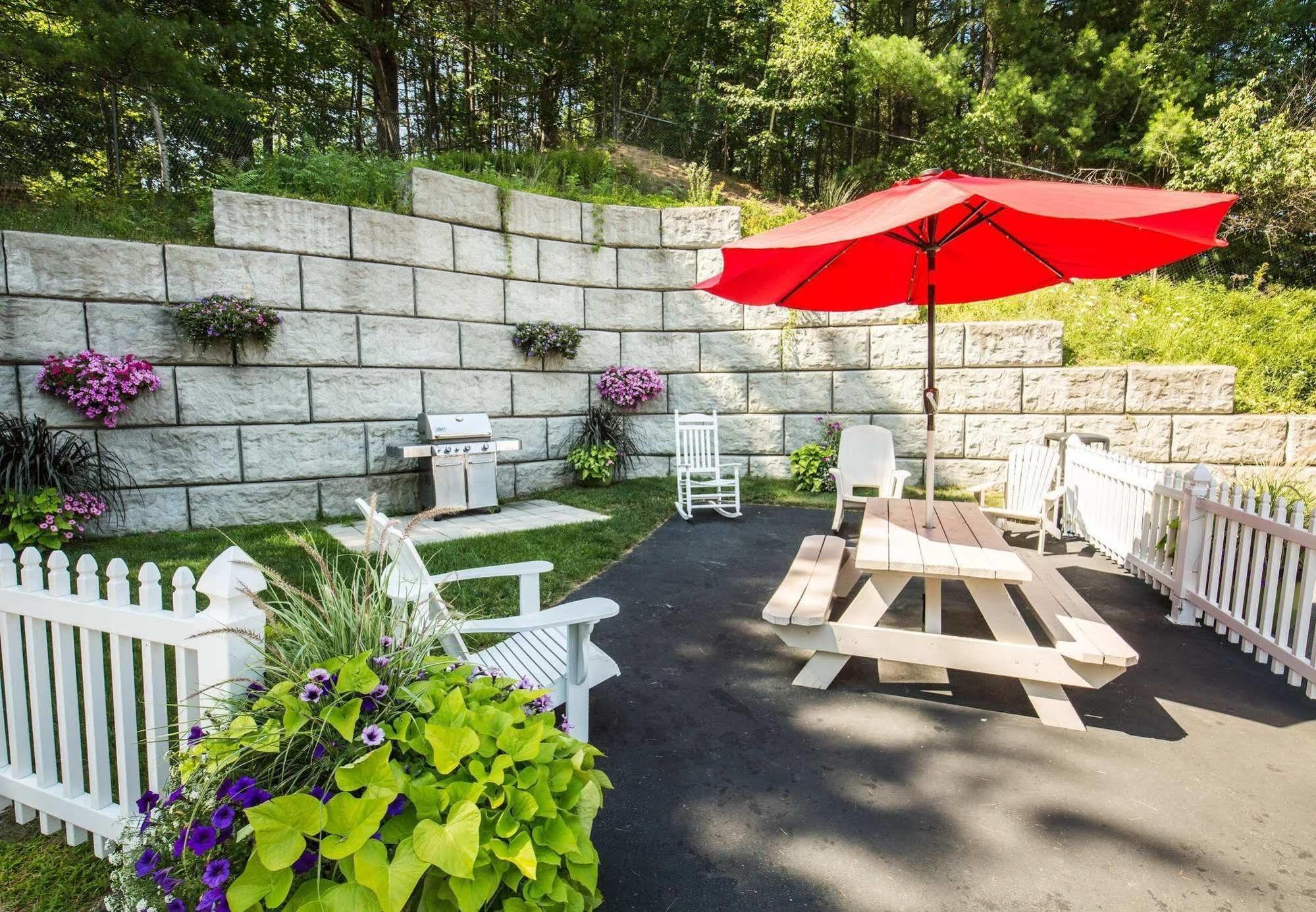 Towneplace Suites By Marriott Gilford Bagian luar foto