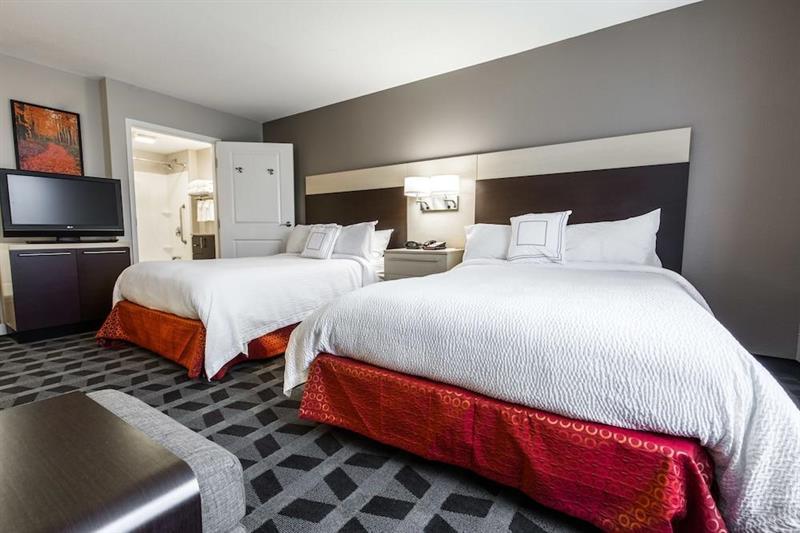 Towneplace Suites By Marriott Gilford Bagian luar foto
